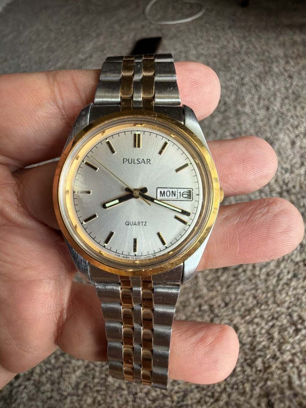 Vintage Pulsar Quartz Men's Watch Day Date Two-Tone Y148-8060